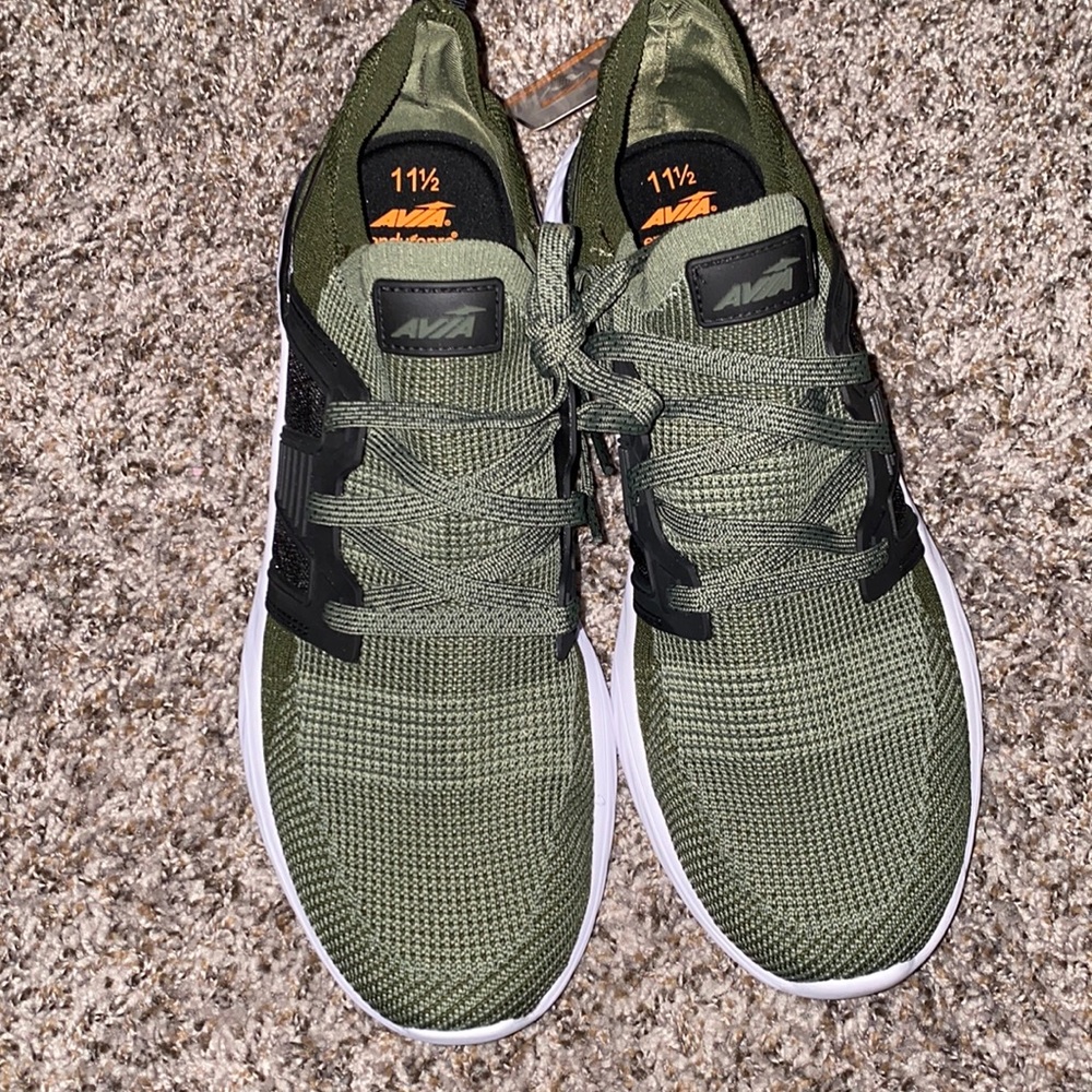 Never worn Avia comfort shoes